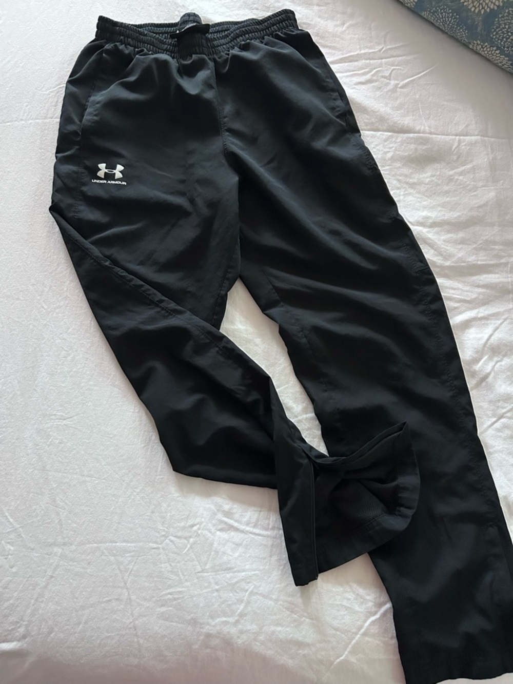Under Armour Black Men's Athletic Performance Mesh-Lined pants